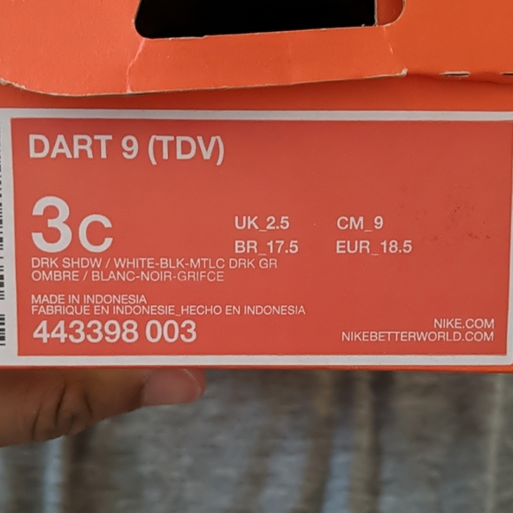 Children Nike shoes - Picture 3 of 3